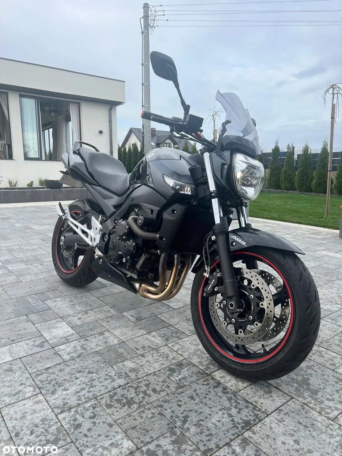 Suzuki GSR - 1