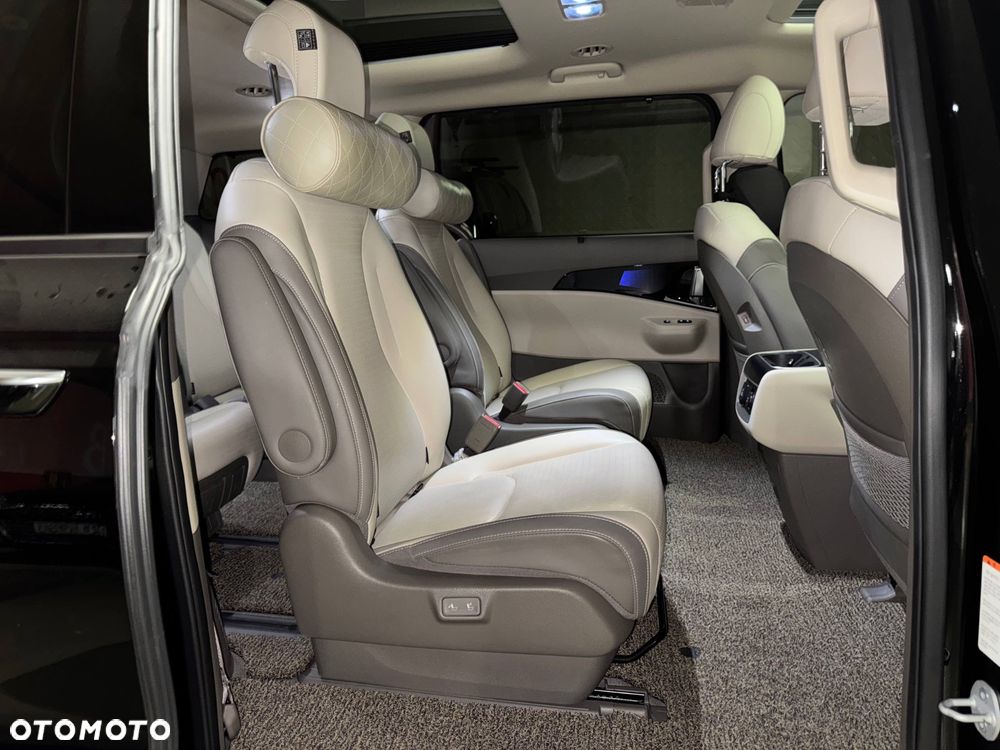Kia Carnival - 18