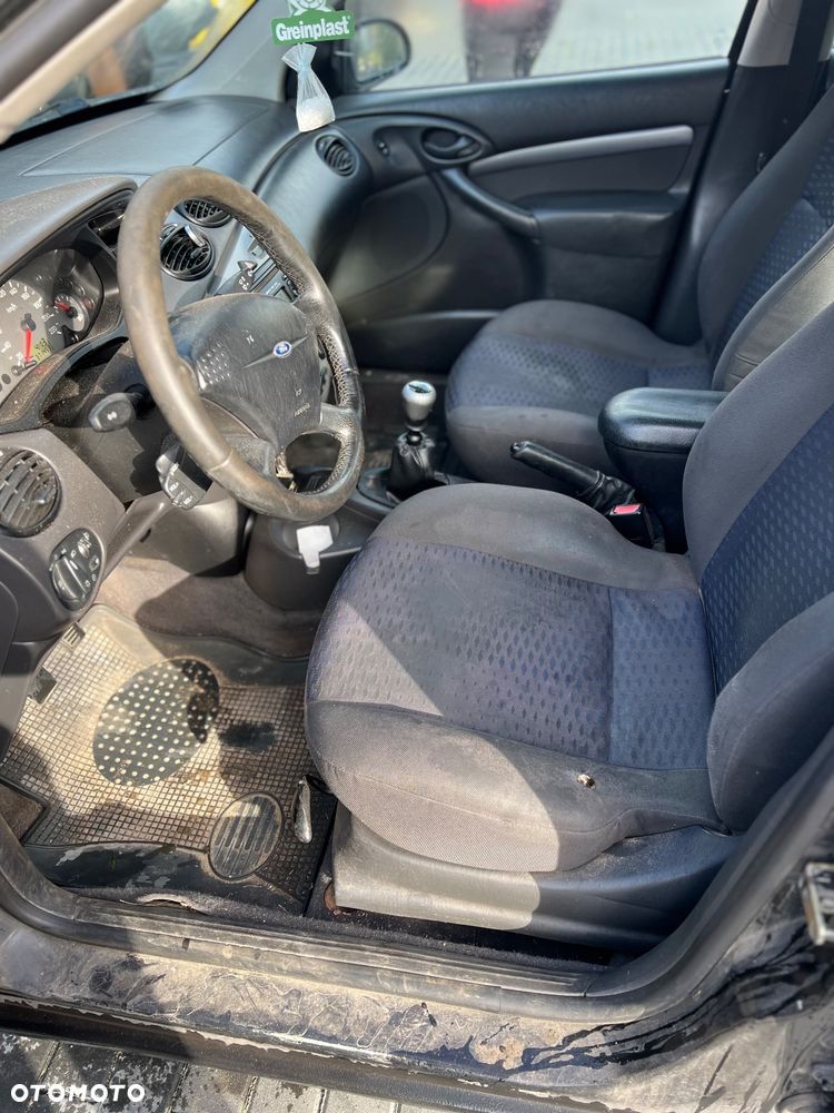 Ford Focus 1.8 TDDi Ambiente - 9