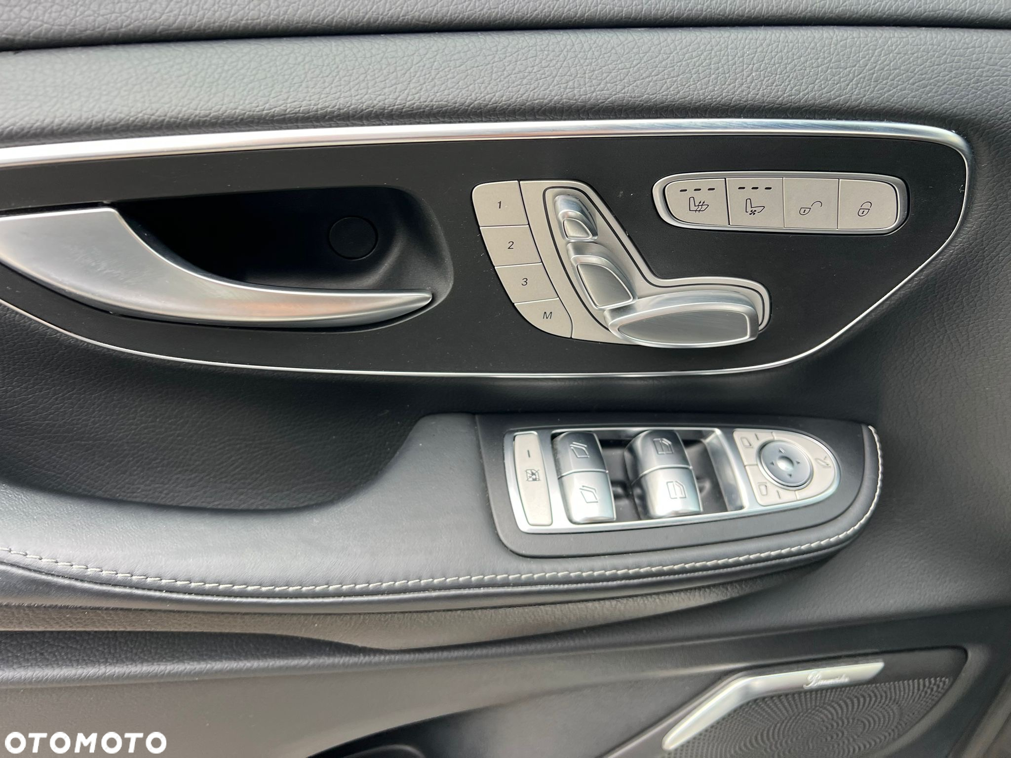 Mercedes-Benz Klasa V 300 d 4-Matic Exclusive 9G-Tronic (d³ugi) - 27