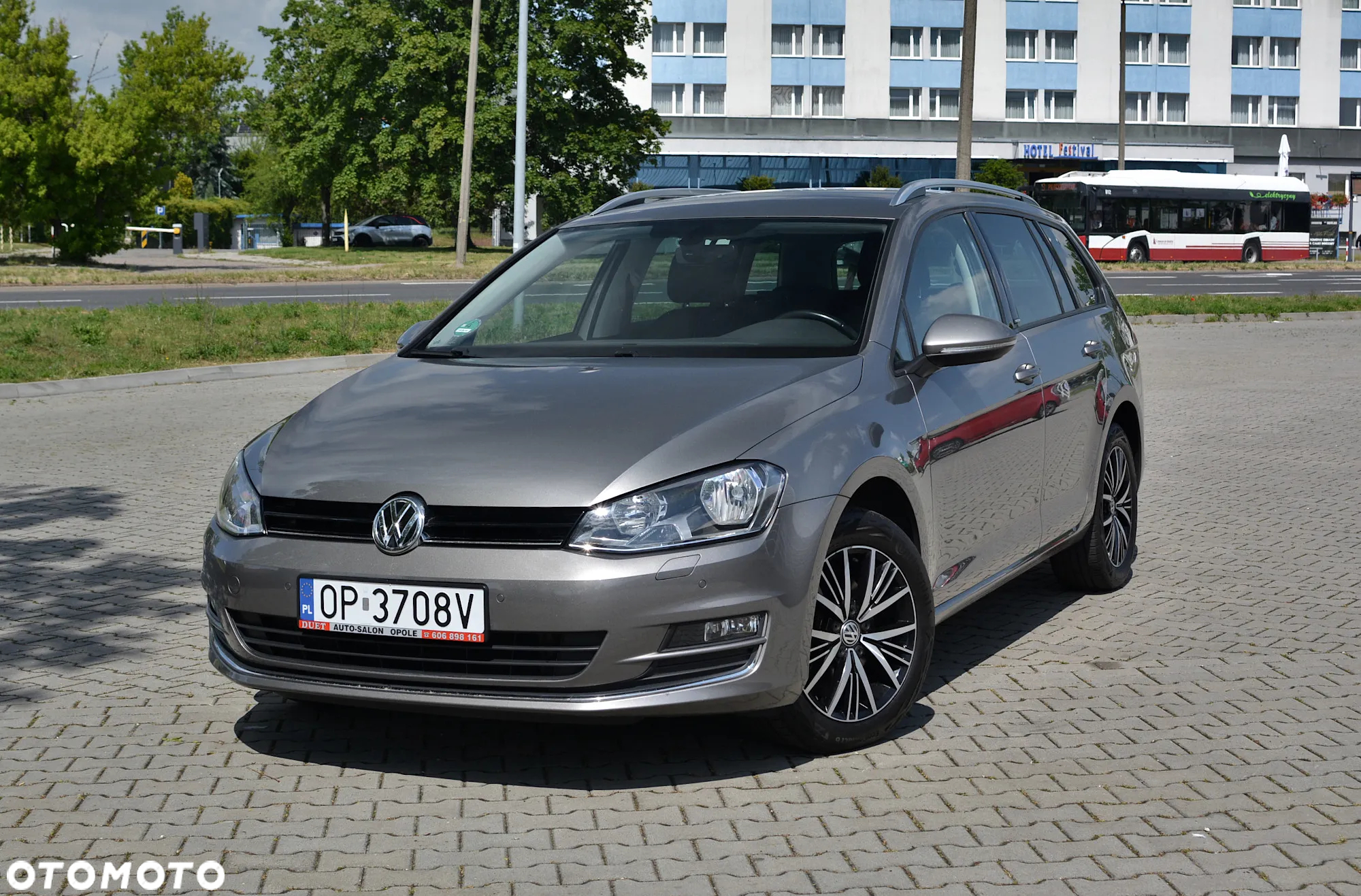 Volkswagen Golf - 10