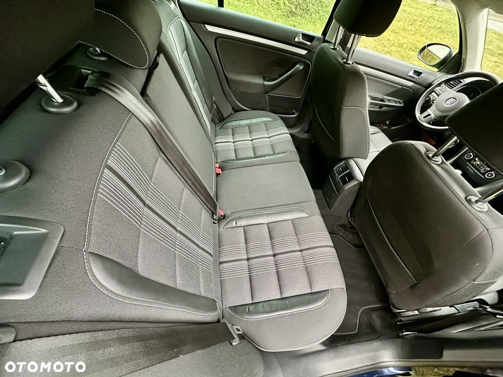 Volkswagen Golf 1.6 TDI Comfortline DSG - 26