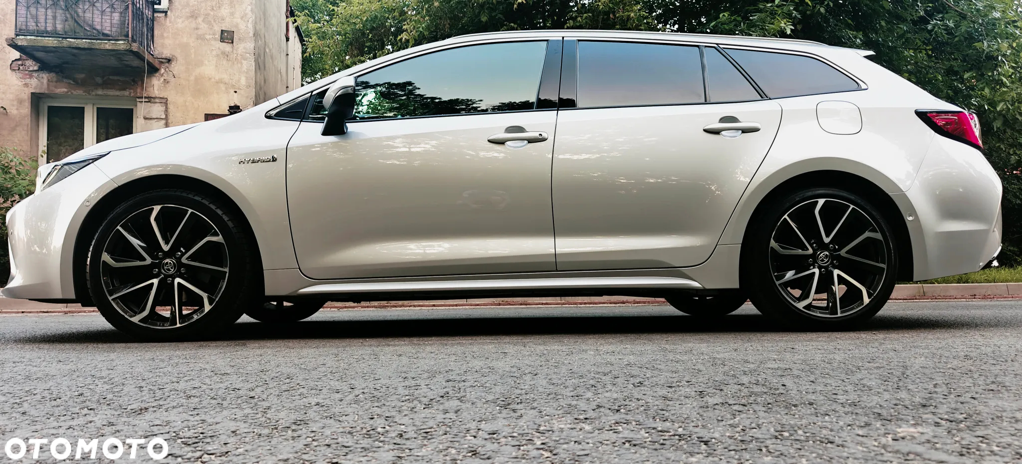 Toyota Corolla 2.0 Hybrid Executive - 31