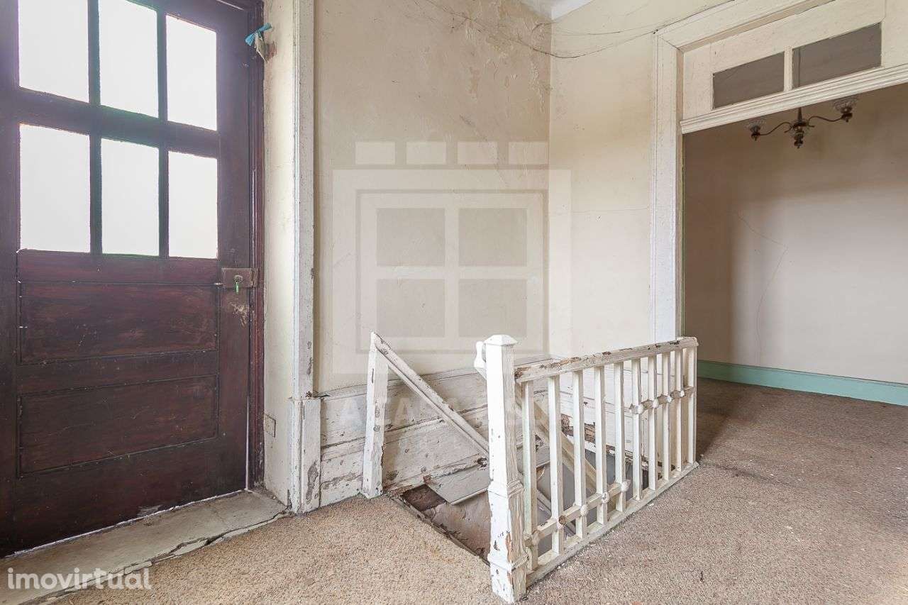 Moradia independente para reconstrução em Rio Meão - Grande imagem: 5/12