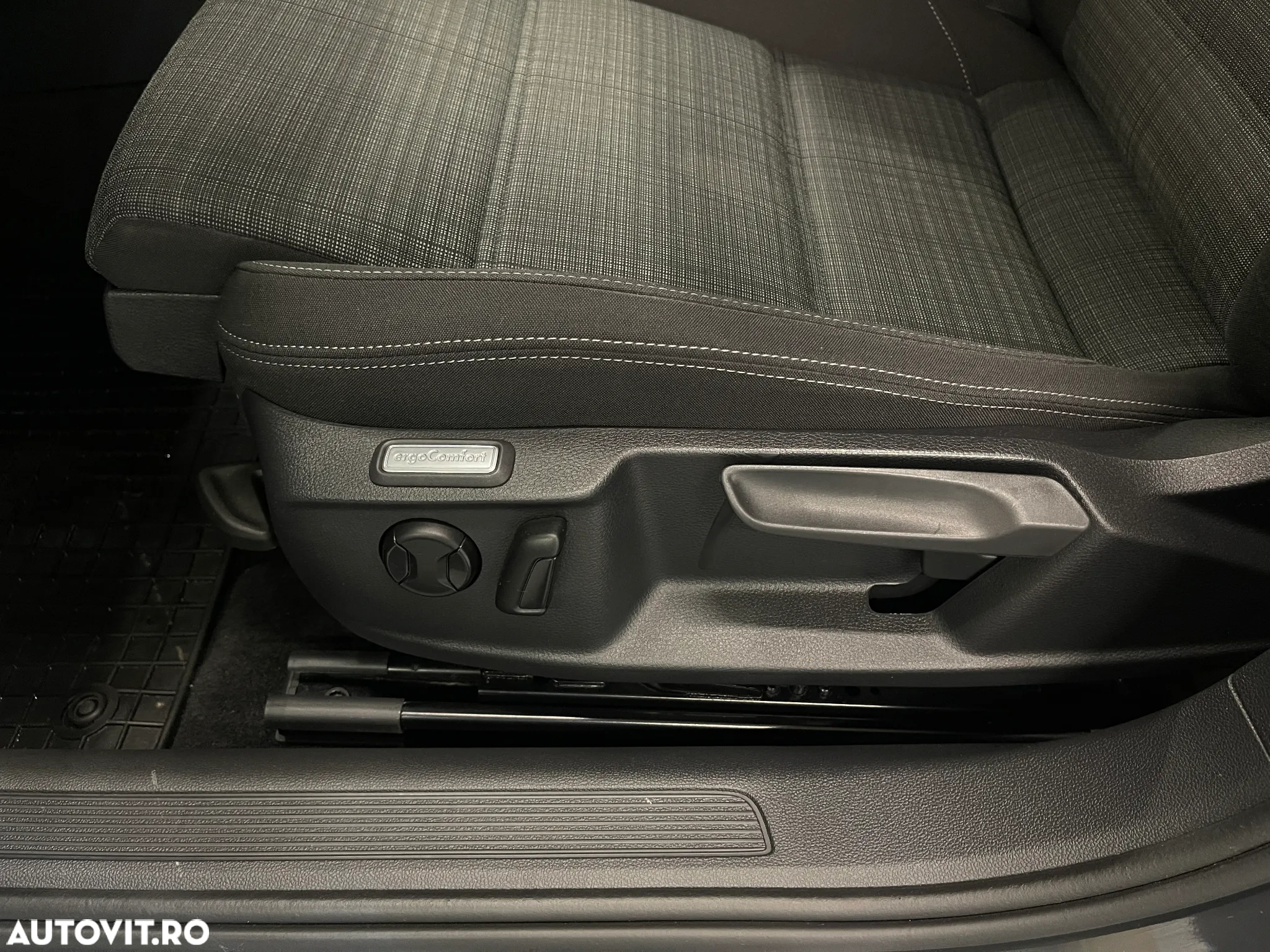 Volkswagen Passat 2.0 TDI DSG Comfortline - 23