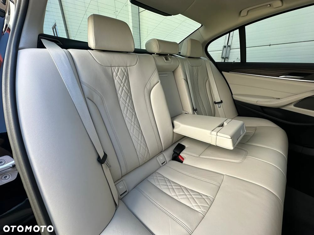 BMW Seria 5 540d xDrive mHEV sport - 27
