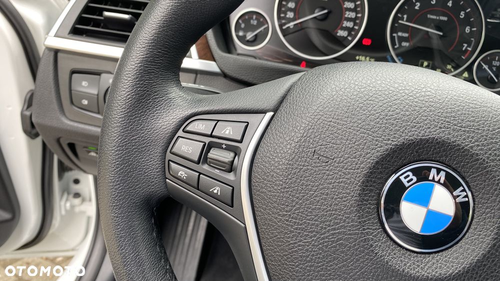 BMW Seria 3 330i GPF xDrive Sport Line Sport - 37