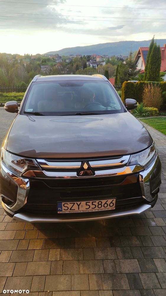Mitsubishi Outlander - 2