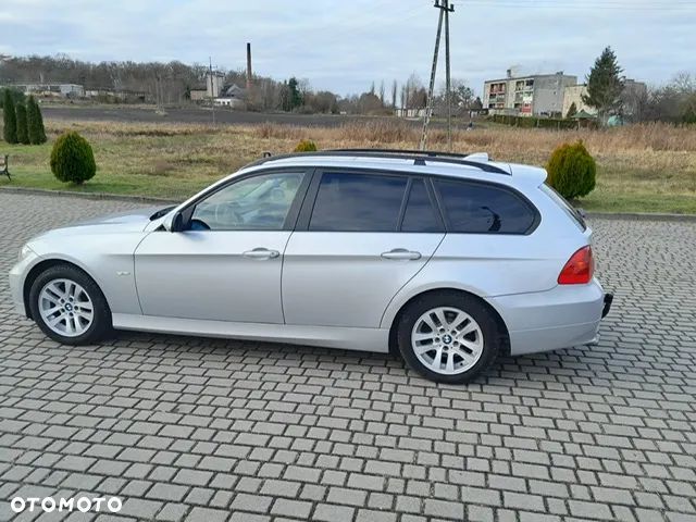 BMW Seria 3 320d DPF Touring - 8