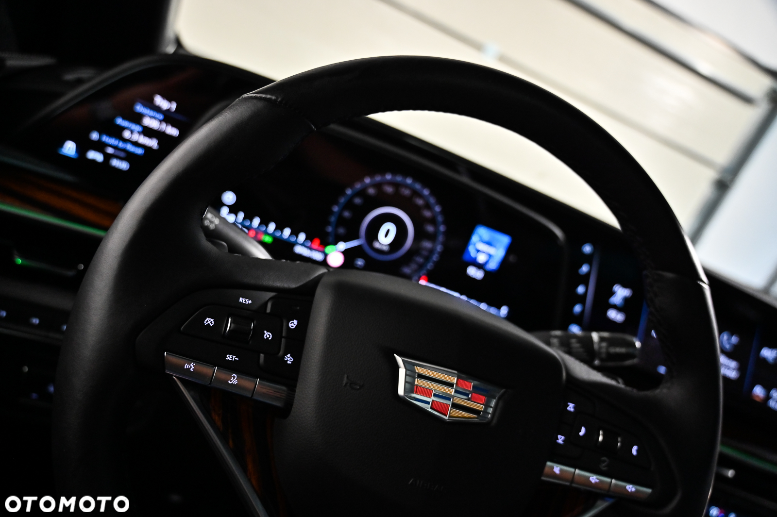 Cadillac Escalade - 26