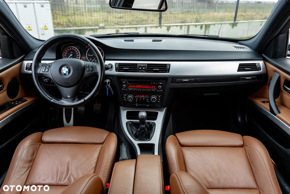 BMW Seria 3 320d DPF Edition Sport - 28