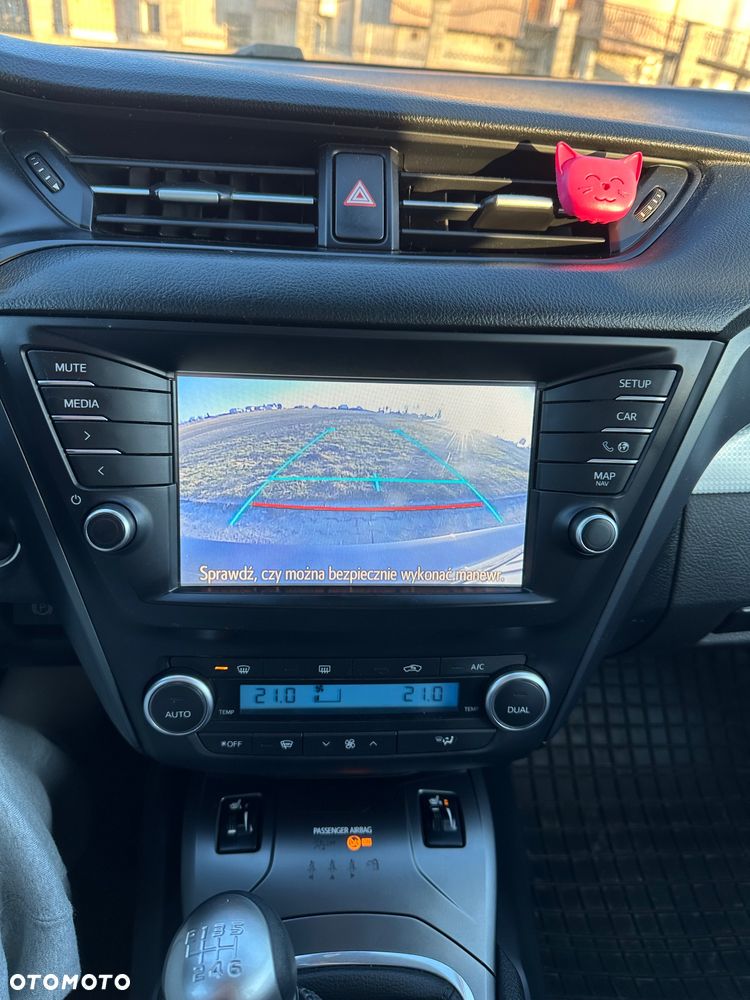 Toyota Avensis 2.0 D-4D Premium - 23