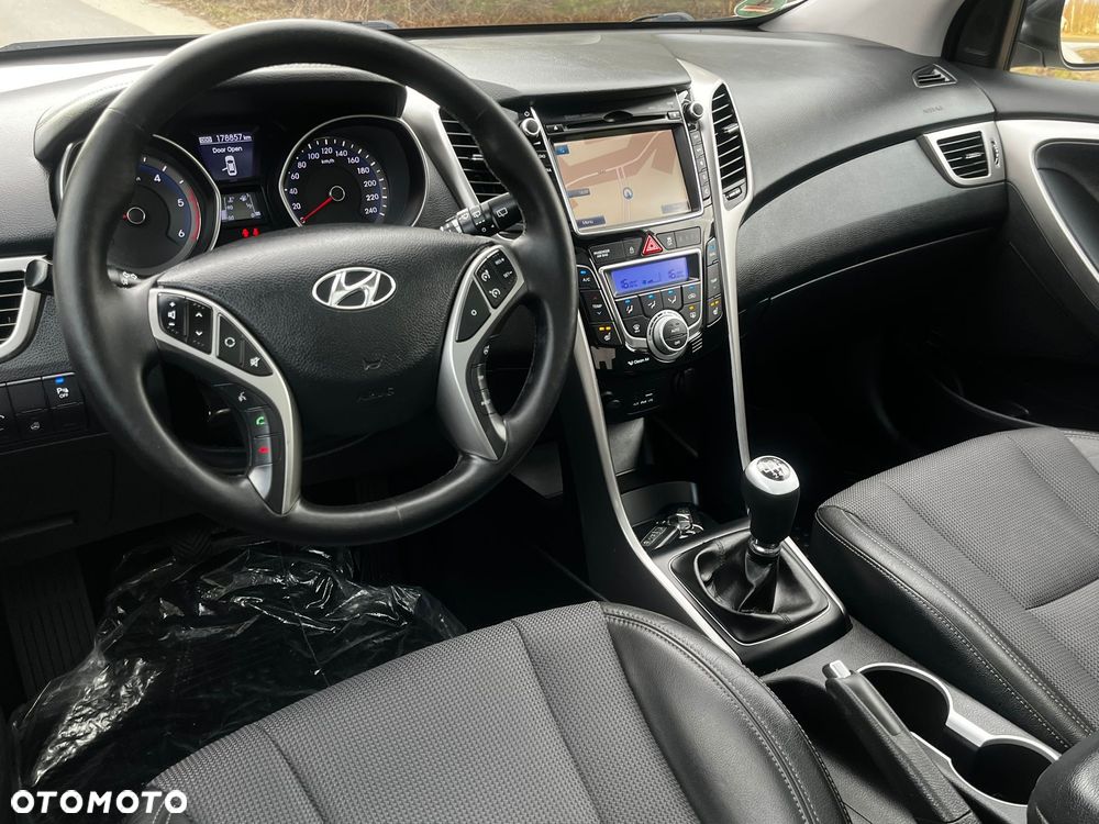 Hyundai i30 1.6 CRDi Fifa World Cup Edition - 5