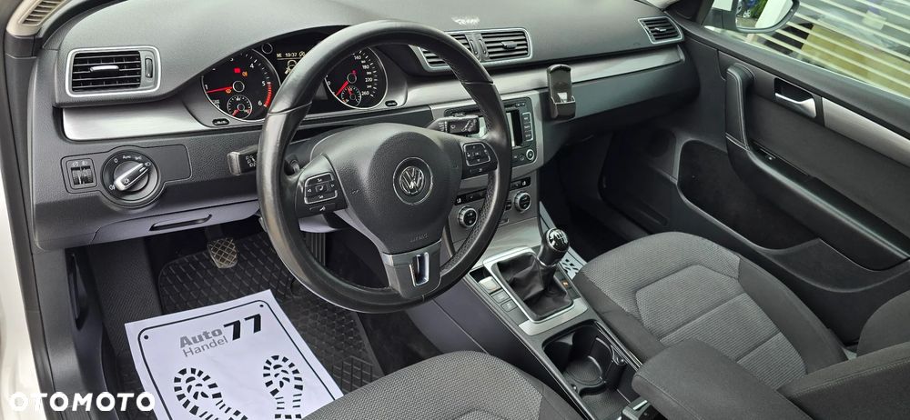 Volkswagen Passat 2.0 TDI Comfortline - 5