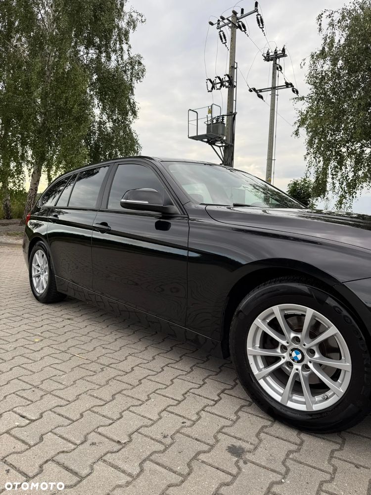 BMW Seria 3 318d DPF Touring - 12