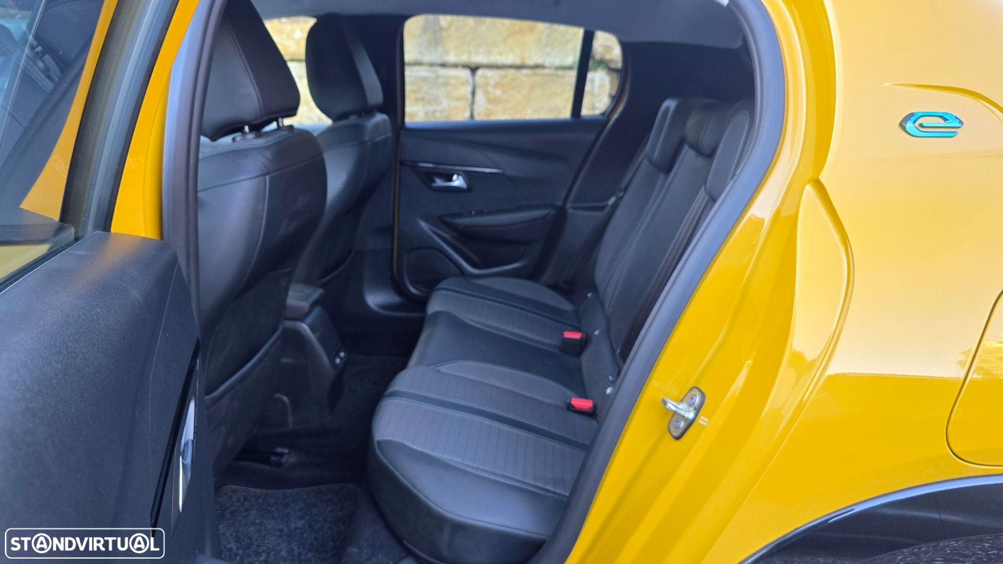 Peugeot e-208 Allure - 46