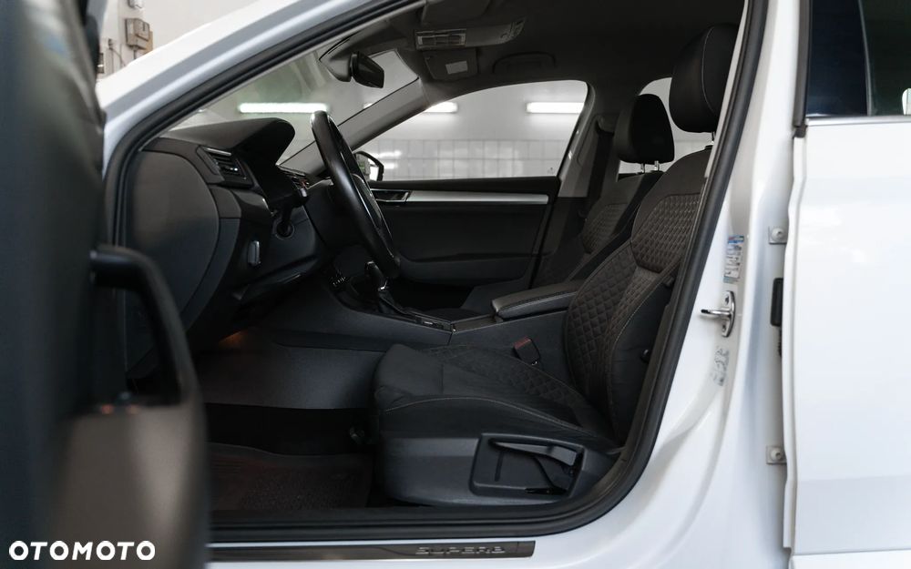 Skoda Superb 2.0 TDI Ambition DSG - 29