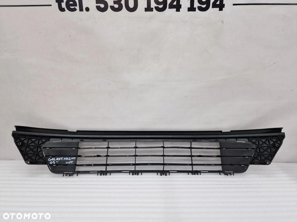 FORD GALAXY MK2 LIFT 09-15 Z CHROMAMI KRATKA ŚRODKOWA ZDERZAKA PRZEDNIEGO , NR AM21-17B968-AC , NR AUKCJI K144 - 15