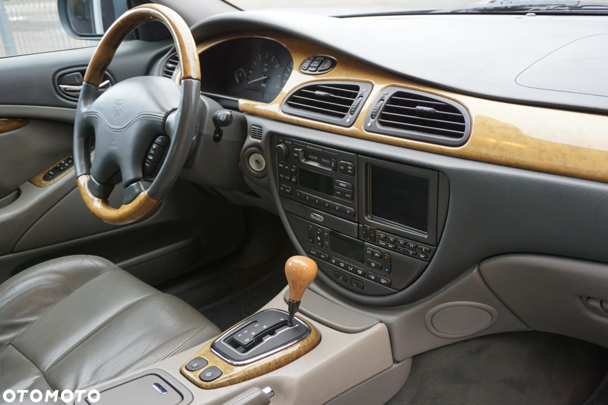 Jaguar S-Type 4.0 V8 - 17