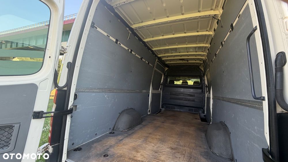 Mercedes-Benz Sprinter - 25