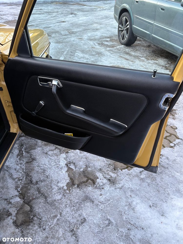 Mercedes-Benz W123 - 12