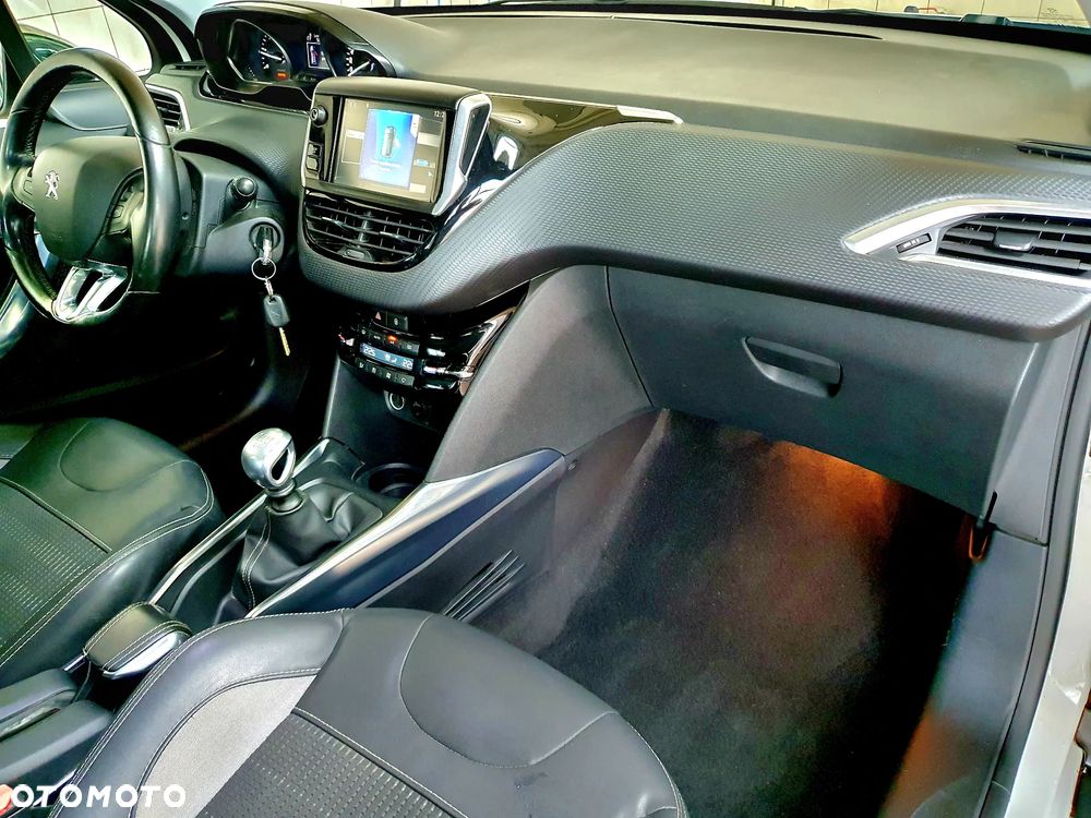 Peugeot 2008 1.6 e-HDi Allure S&S - 16