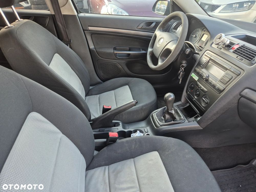 Skoda Octavia 1.6 Ambiente - 9