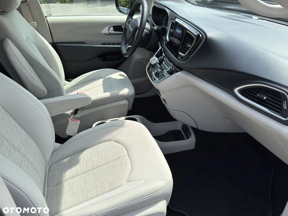 Chrysler Pacifica - 8