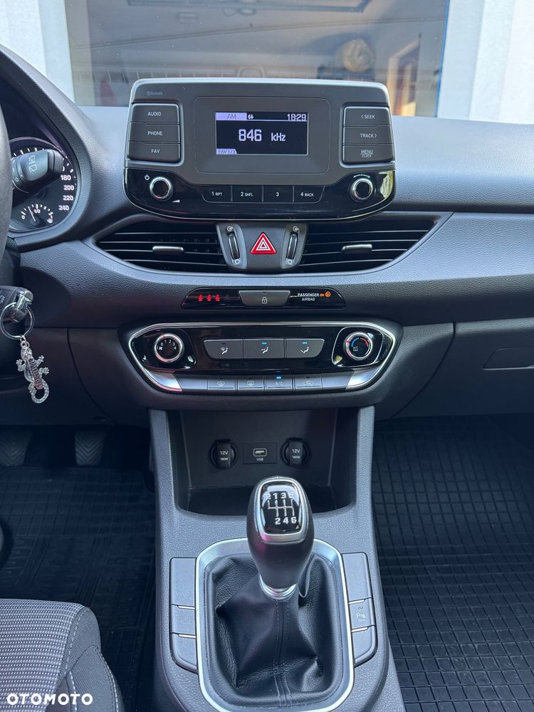 Hyundai i30 1.5 DPI Classic + - 8