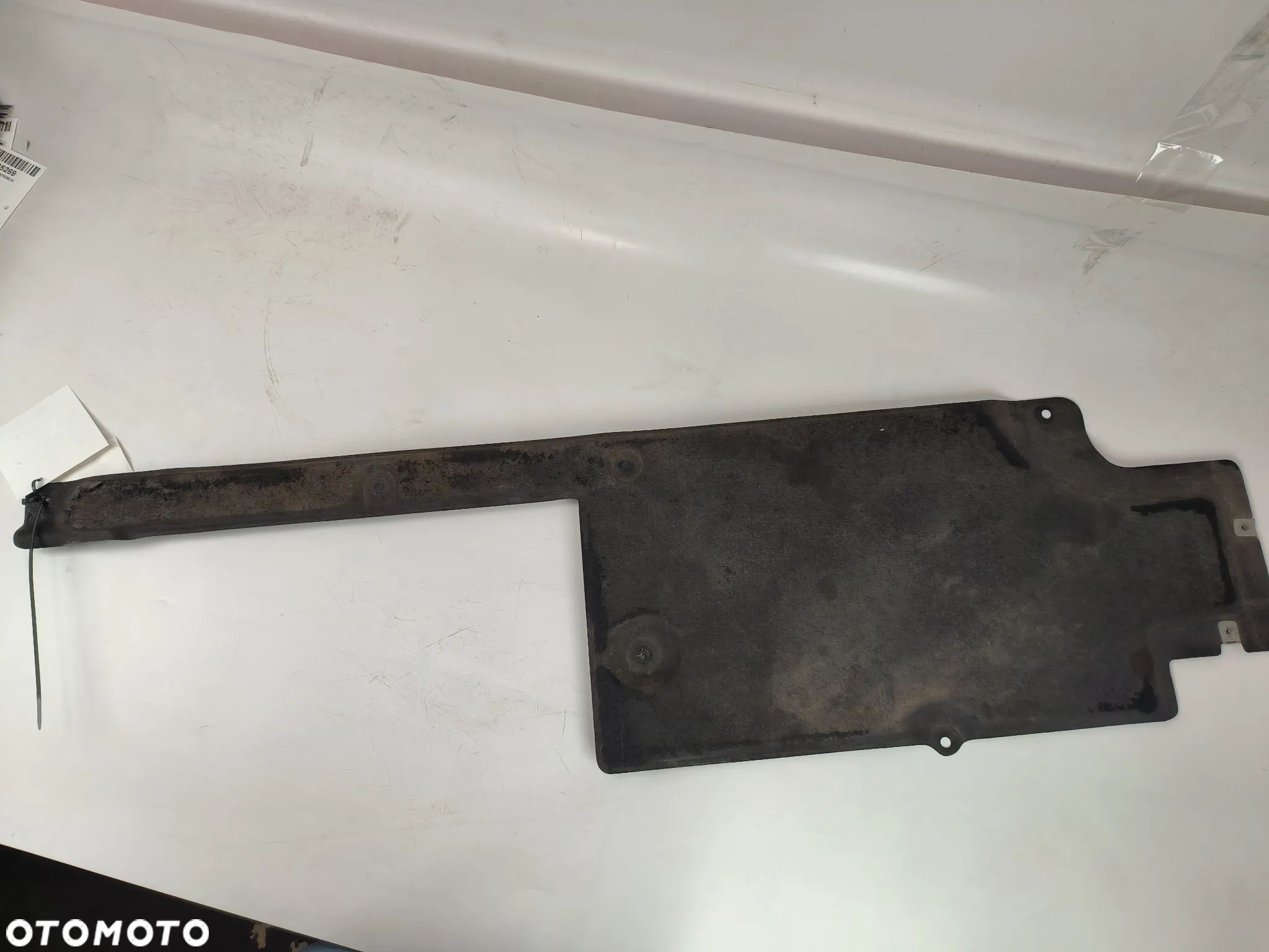 Osłona środkowa podwozia 99150460300  99150430500  Porsche Boxtser 718  2017r. - 1