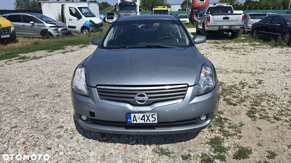 Nissan Altima - 4