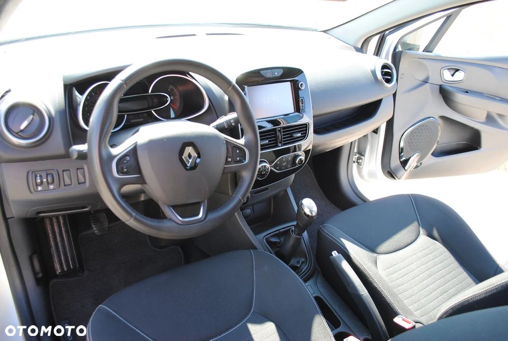 Renault Clio 1.2 16V 75 LIMITED - 9