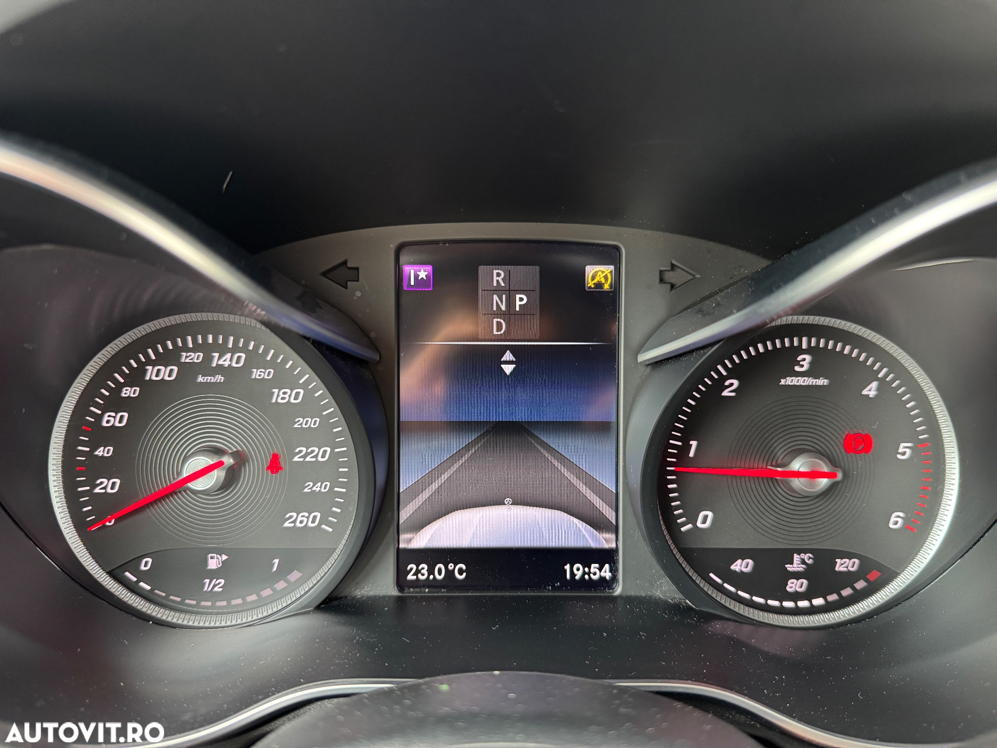 Mercedes-Benz GLC 250 d 4Matic 9G-TRONIC AMG Line - 10
