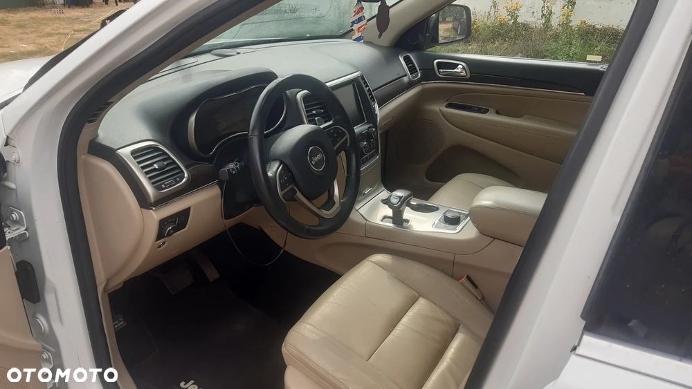Jeep Grand Cherokee - 12
