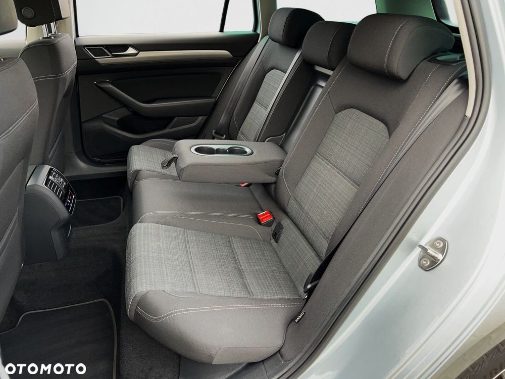 Volkswagen Passat - 10