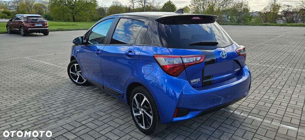 Toyota Yaris Hybrid 100 Selection Platinum - 4
