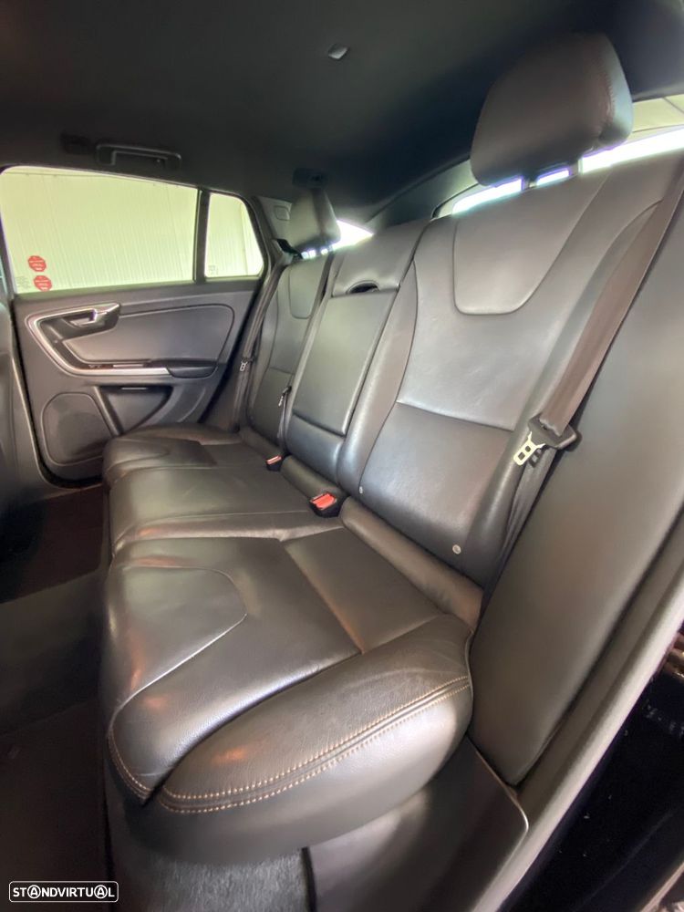 Volvo V60 Cross Country 2.0 D4 Pro - 31