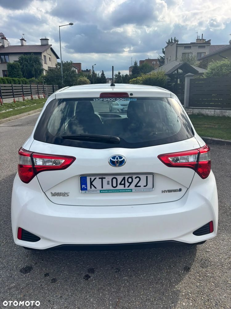 Toyota Yaris Hybrid 100 Life - 5