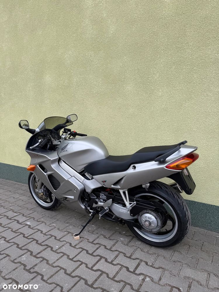 Honda VFR - 19