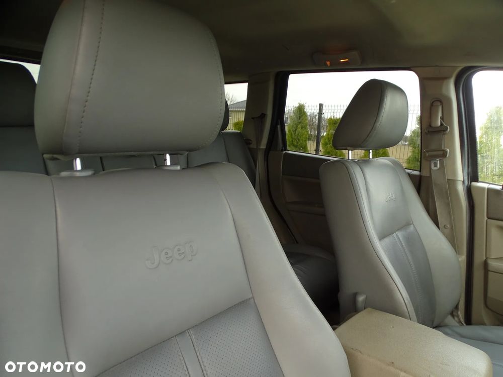 Jeep Grand Cherokee - 14