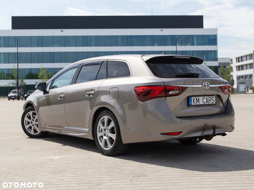 Toyota Avensis 2.0 D-4D Premium - 11