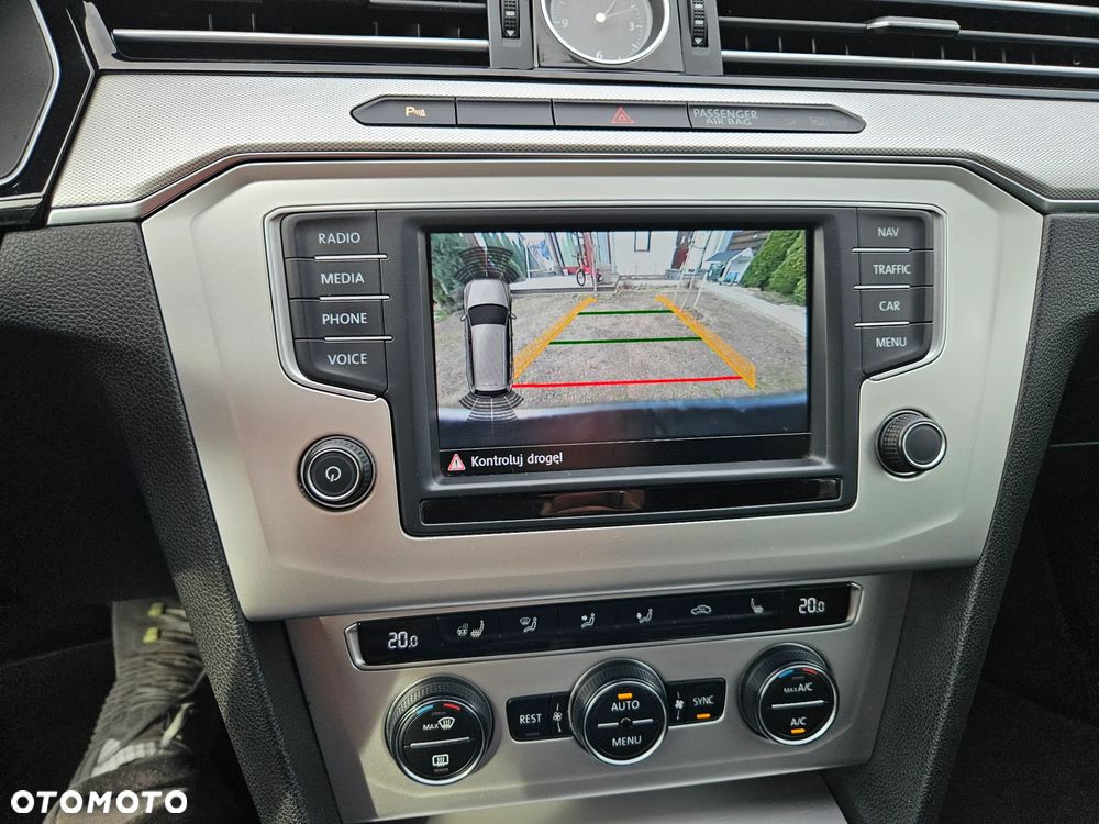 Volkswagen Passat - 20