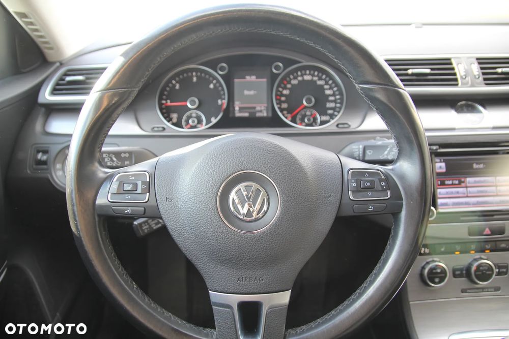 Volkswagen Passat 2.0 TDI Comfortline - 12