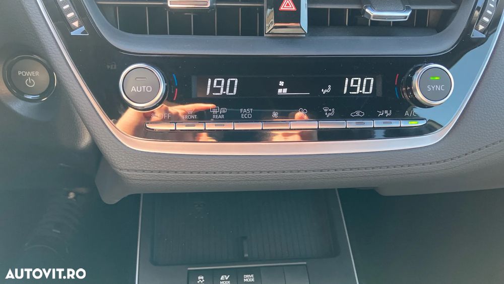 Toyota Corolla Cross - 17