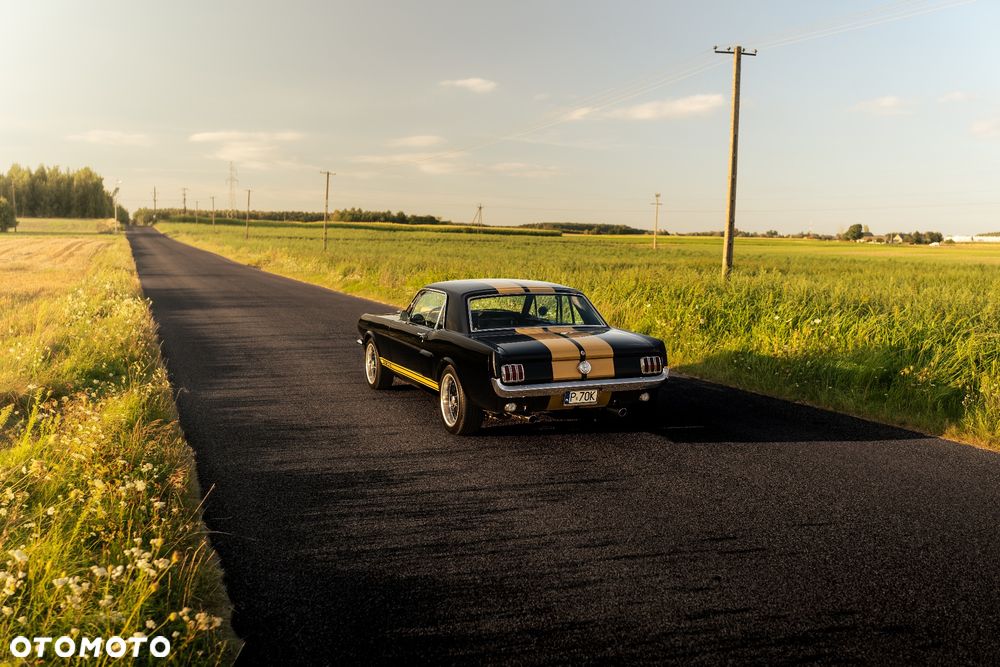 Ford Mustang - 4