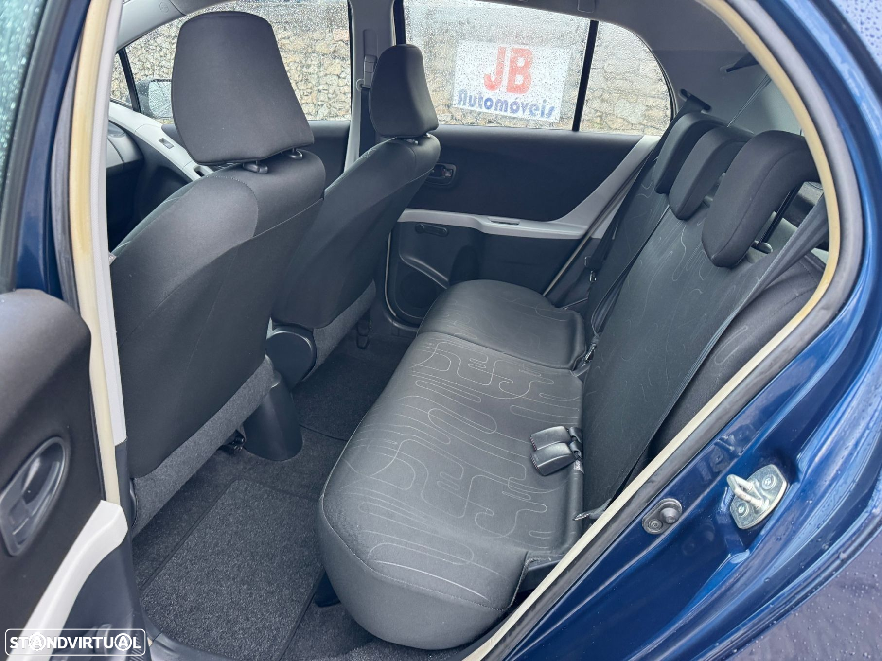 Toyota Yaris 1.0 VVT-i AC - 12