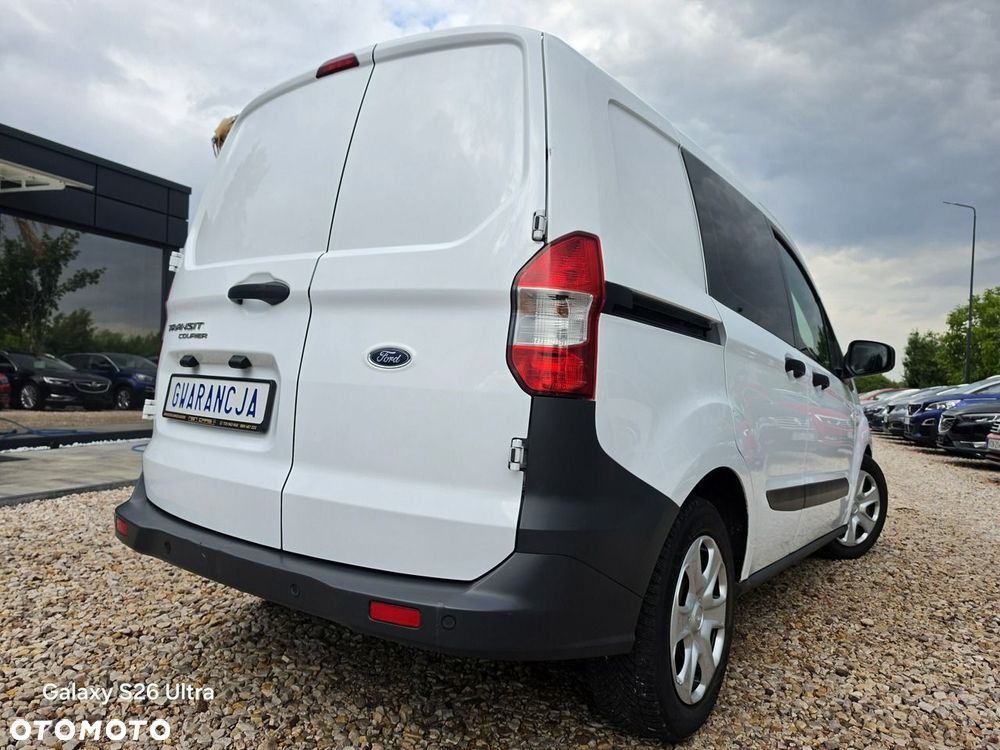 Ford Transit Courier - 10