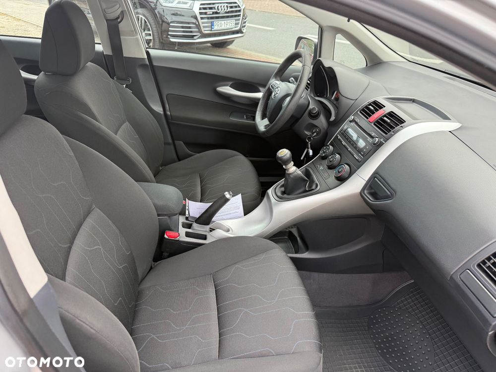 Toyota Auris 1.33 VVT-i Life Comfort - 10