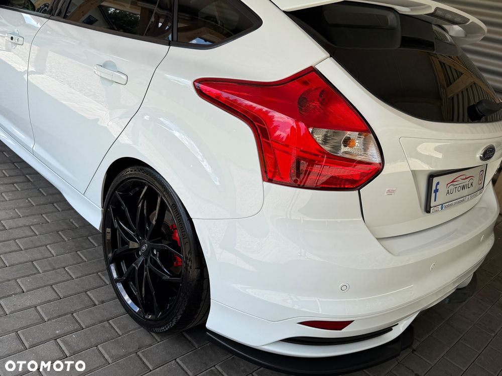 Ford Focus 2.0 EcoBoost ST mit Leder-Exclusiv-Paket - 23