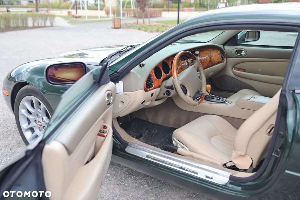 Jaguar XK XKR Coupe - 15